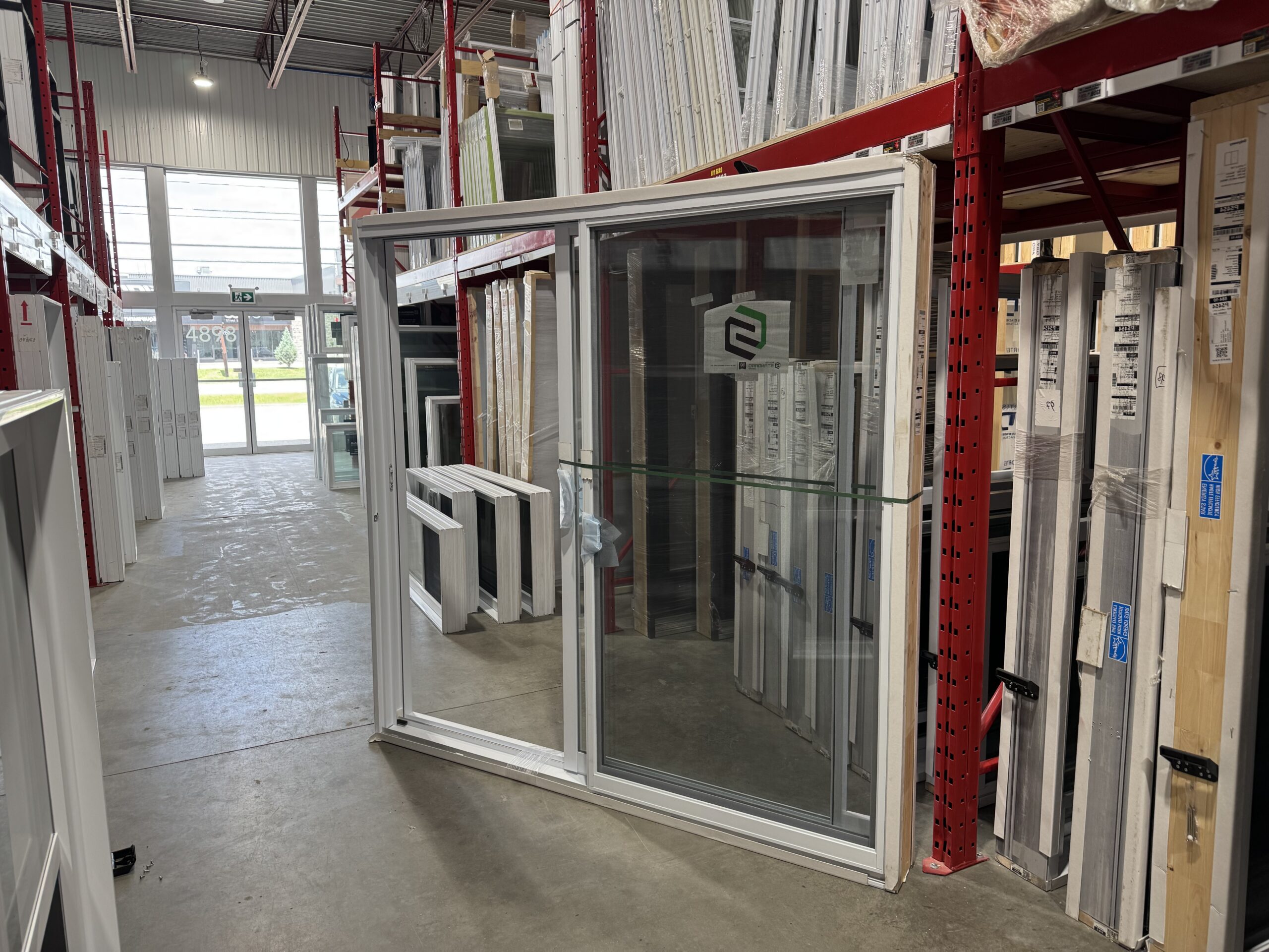 porte patio 7x7 xo blanc exterieur scaled PORTE-PATIO 7 PIEDS PVC BLANCHE OUVRANT GAUCHE XO